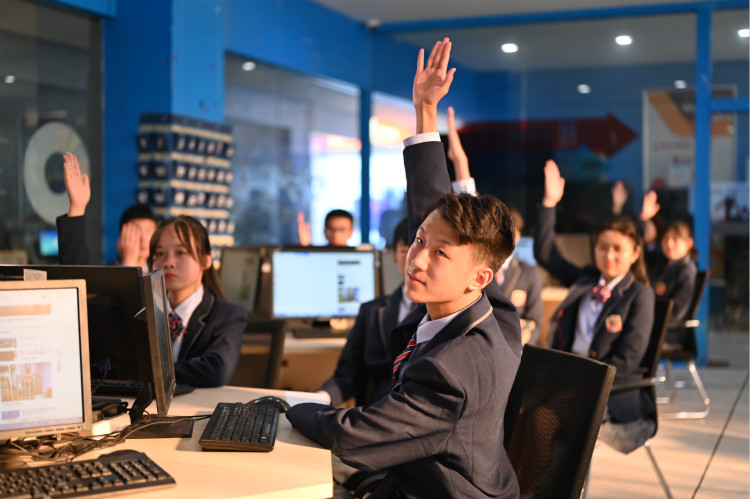 新华互联网科技助力提升技能，促进青年发展