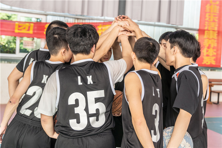 篮球友谊赛 重庆新华学子以球会友