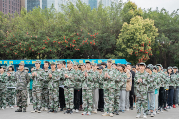热烈祝贺四川新华与绵阳飞行职业学院正式签约，开启国防教育新局面！