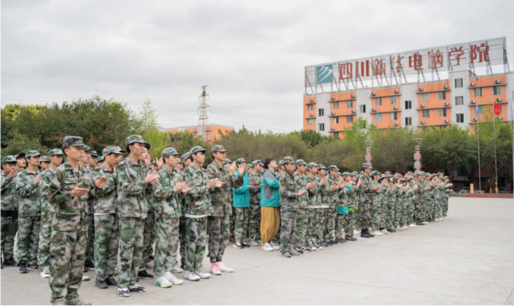 热烈祝贺四川新华与绵阳飞行职业学院正式签约，开启国防教育新局面！
